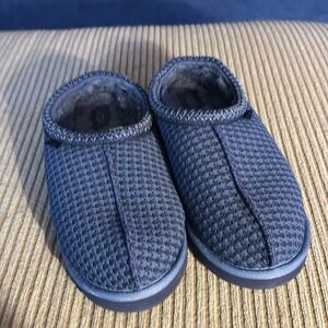 Men’s size 11 Ugg slippers